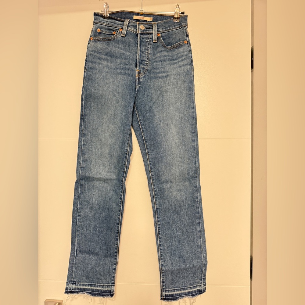 Levi’s - Wedgie Straight 25 High Rise Vintage Wash Raw Hem Straight Leg